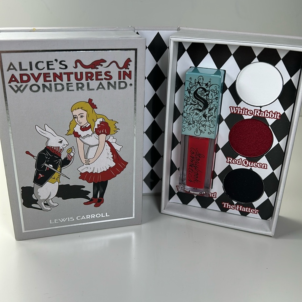 New Alice in Wonderland Makeup Palette by Storybook Cosmetics
